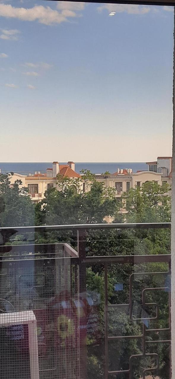Спальня-студия с видом на море и парк Одеса Екстер'єр фото