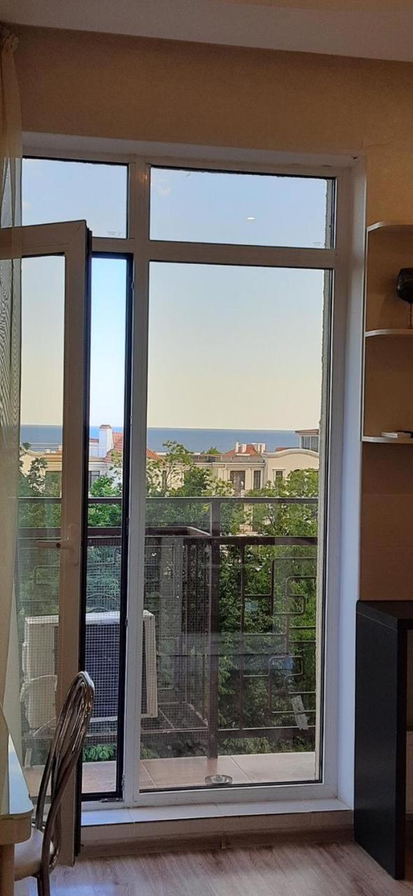 Спальня-студия с видом на море и парк Одеса Екстер'єр фото