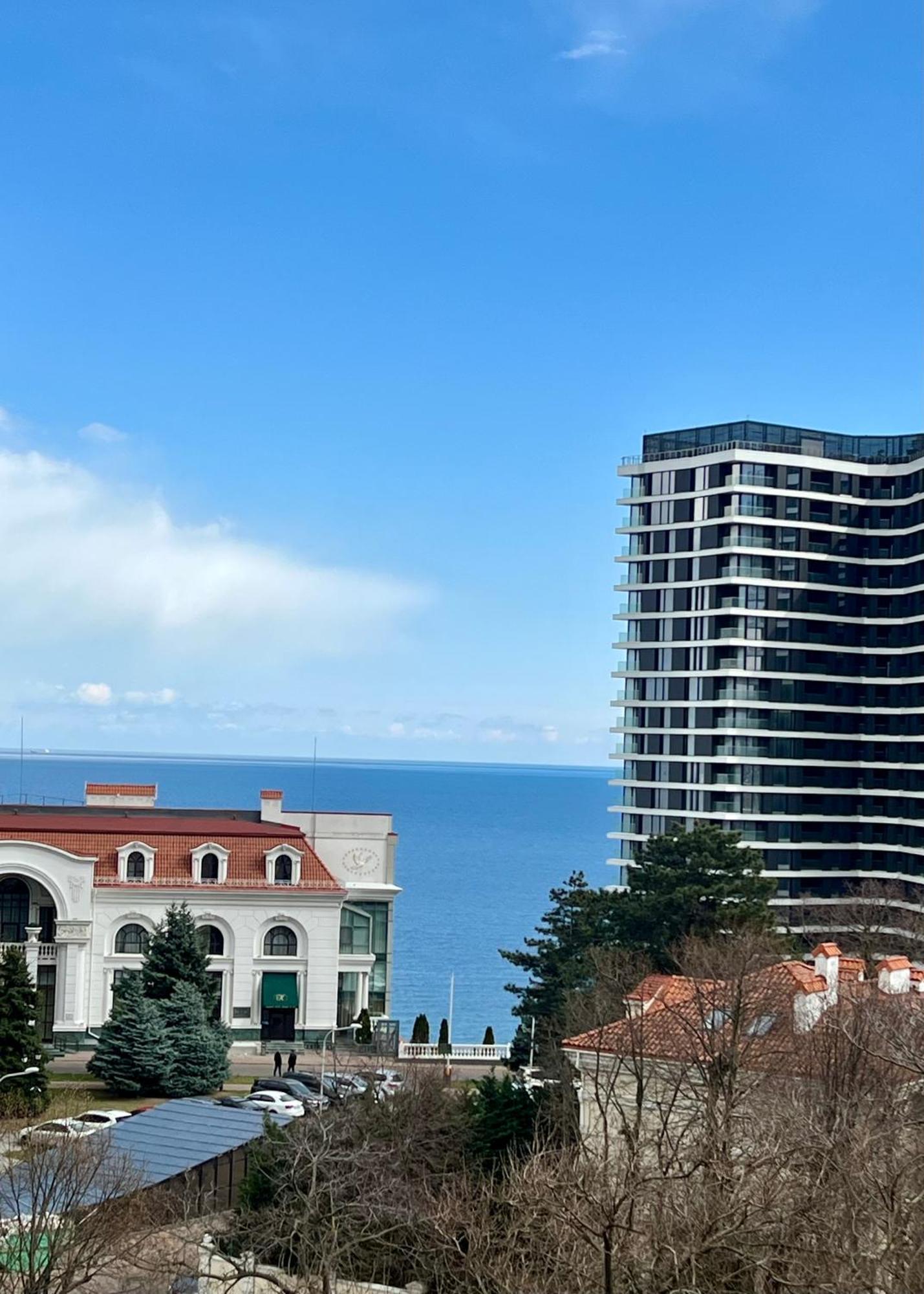 Спальня-студия с видом на море и парк Одеса Екстер'єр фото